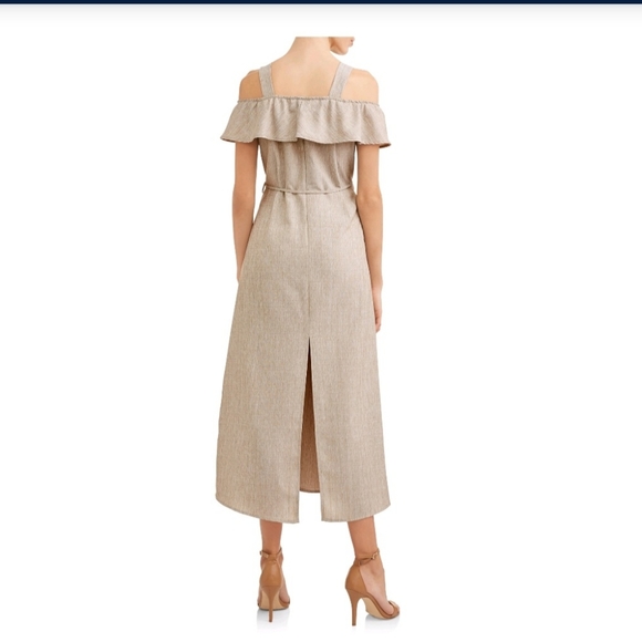 Love Sadie Women's Back Slit Maxi. (NOTE: Dress is in Blue) - Picture 7 of 9